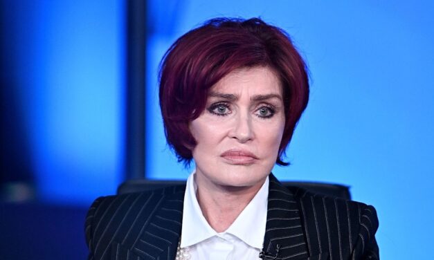 Sharon Osbourne annonce des plans pour une nouvelle vie au Mansion britannique après les grands adieux d&rsquo;Ozzy