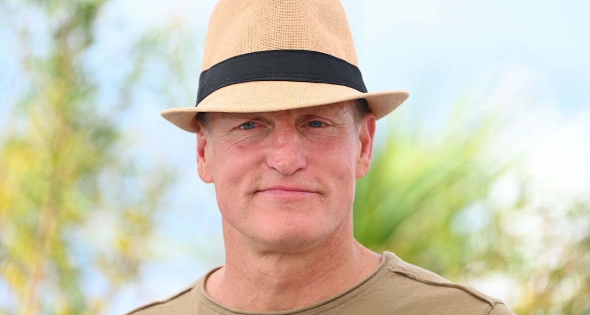 Les fans de Woody Harrelson réagissent comme des détails surprenants de son père émerger