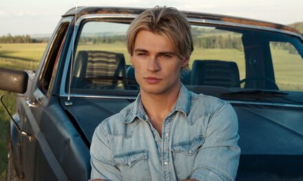 Netflix partage une mise à jour passionnante sur le drame romantique «sauvage» avec des costumes Star