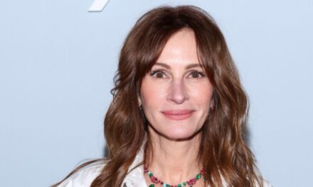 Julia Roberts subit une transformation blonde blonde blanchie – et c&rsquo;est tellement court