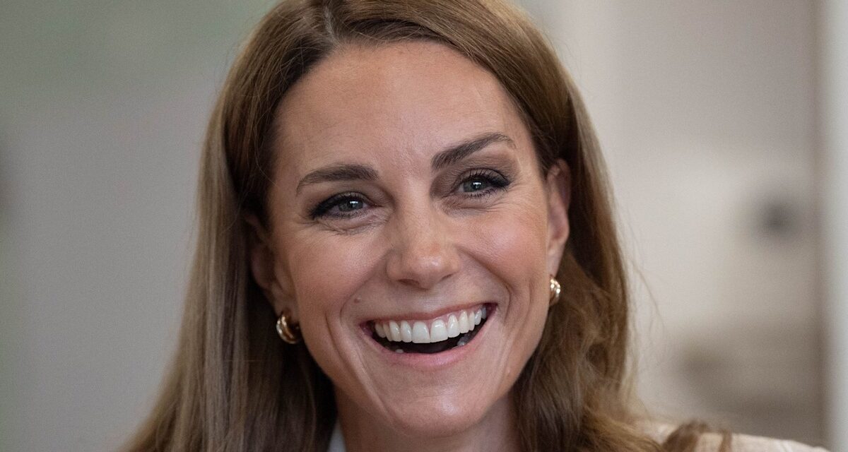 Kate Middleton vient d&rsquo;avoir une transformation de «maquillage du millénaire» – avec des boucles de look humide