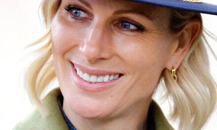 Zara Tindall surprend dans un look rouge de haut en bas – avec un chapeau assorti