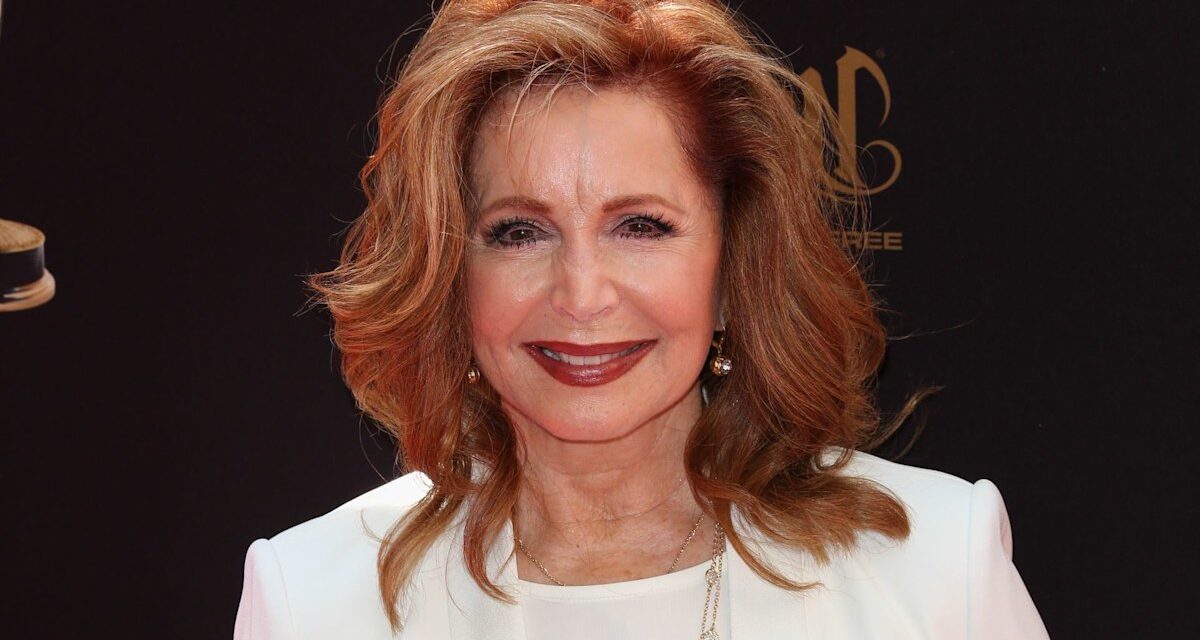 L&rsquo;icône des jours de nos vies, 81 ans, a l&rsquo;air incroyable alors qu&rsquo;elle fait une sortie publique rare