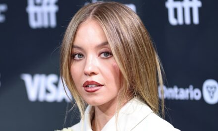 Pourquoi Sydney Sweeney était-il réellement au mariage de Jeff Bezos? Voici la vraie raison