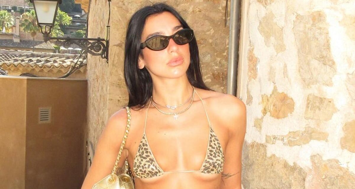 La garde-robe de bikini à chaîne de cordes de Dua Lipa nous donne toutes les inspirations des vacances d&rsquo;été