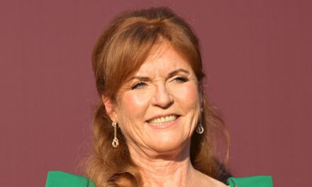Sarah Ferguson vient de donner à la robe captée de Meghan Markle une touche surprenante en 2025