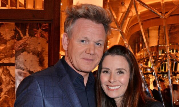 L&rsquo;épouse de Gordon Ramsay, Tana, a un relooking d&rsquo;épices chic ultime en fusées éclairantes en cuir slinky