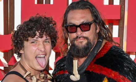 Jason Momoa arrête les rapports de Nepo Baby de son fils de 16 ans: «  Il a tout fait par lui-même  »