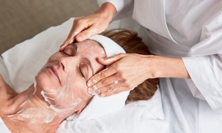 J&rsquo;ai essayé le massage buccal des célébrités et je ne peux toujours pas croire ma mâchoire