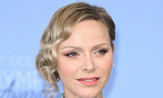 La princesse Charlene réapparaît en robe flottante avec sa fille princesse Gabriella