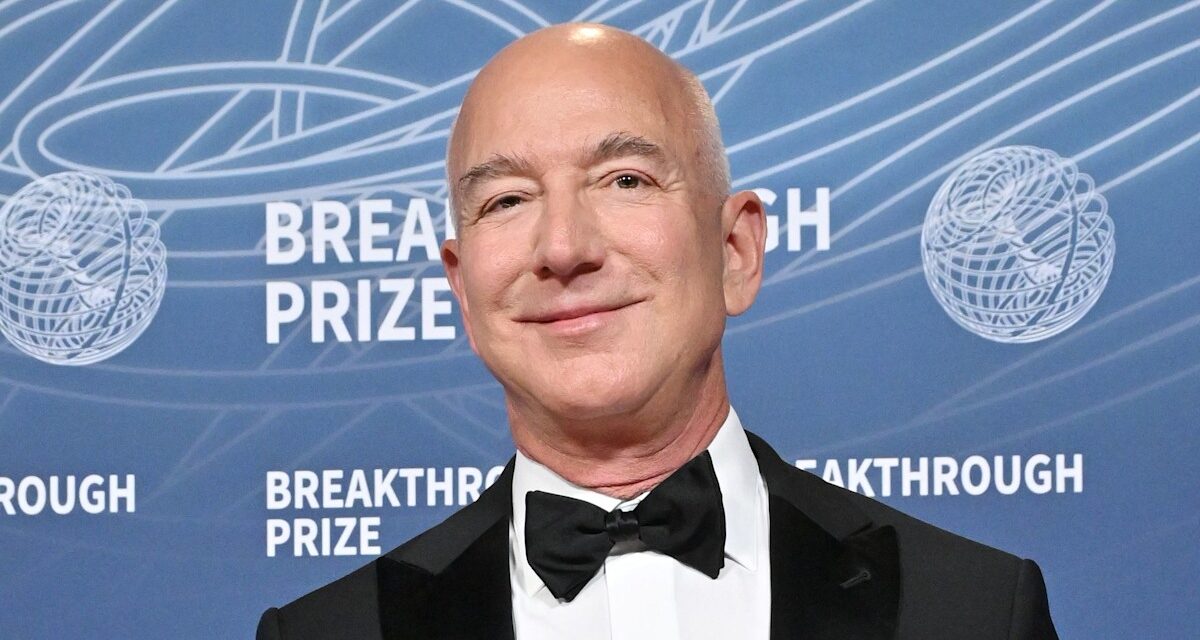 Jeff Bezos montre la transformation des cheveux après avoir abandonné le look chauve