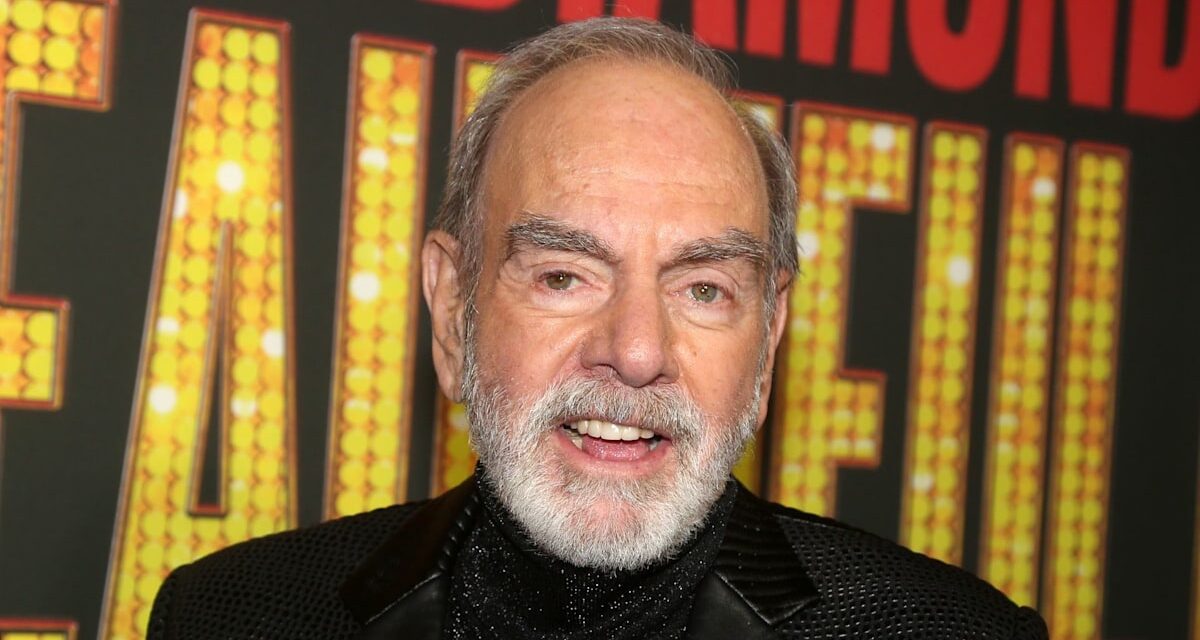 Neil Diamond surprend les fans avec des performances inattendues au milieu de la bataille de la santé en cours