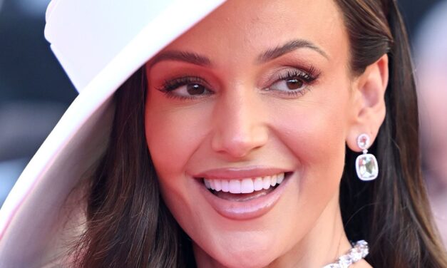 Michelle Keegan vient d&rsquo;intensifier le drame dans une robe Pretty Woman imitatrice