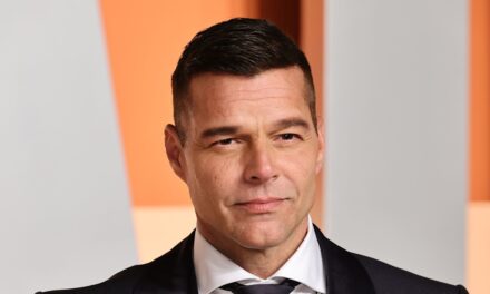 Ricky Martin épate les fans avec une vidéo rare de ses enfants en vacances à la plage