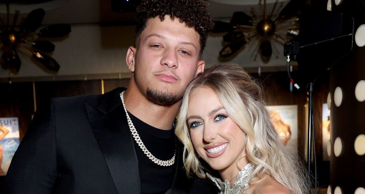 La femme de Patrick Mahomes, Brittany, berce le maillot de bain effronté 6 mois après l&rsquo;accueil de la petite fille