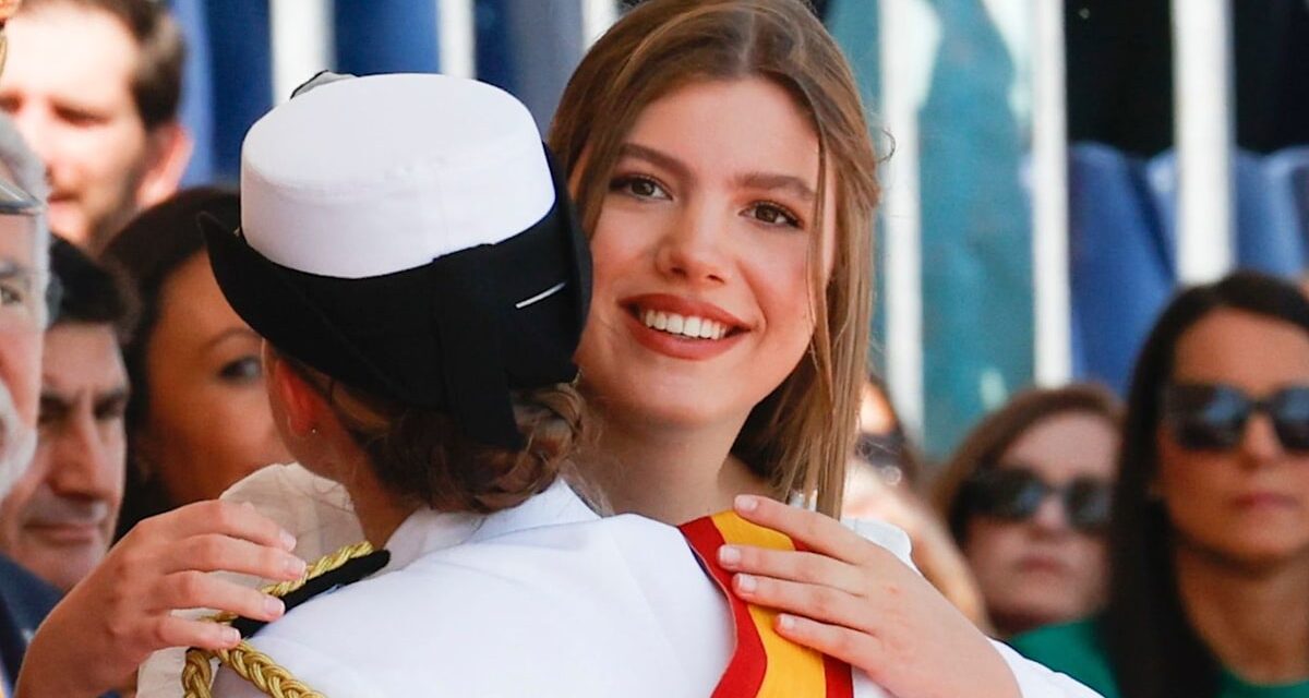 La princesse Leonor embrasse la sœur Infanta Sofia pendant les retrouvailles émotionnelles