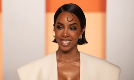 Les deux garçons de Kelly Rowland ont l&rsquo;air si grandi alors qu&rsquo;elle met en évidence leur lien dans une nouvelle vidéo
