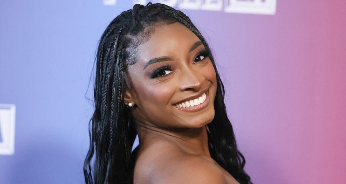 Les nouveaux instantanés de maillots de bain de Simone Biles montrent qu&rsquo;elle est sérieusement prête pour l&rsquo;été
