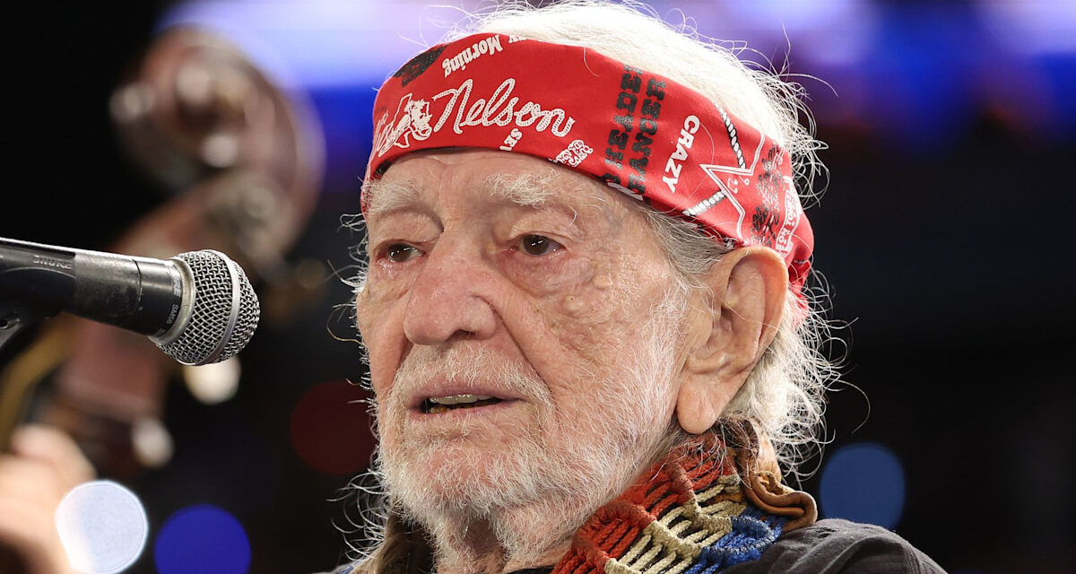 Les fans de Willie Nelson expriment une inquiétude écrasante alors qu&rsquo;il présente des excuses avec une déclaration «difficile»