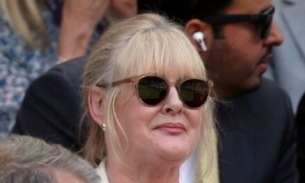 Sarah Lancashire de Happy Valley fait une apparition ultra-rare à Wimbledon avec son mari Peter Salmon