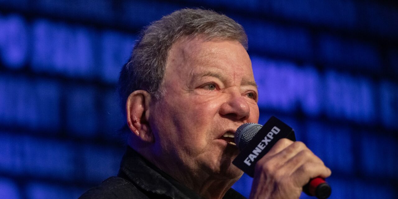 William Shatner, 94 ans, publie une déclaration ferme aux fans: «  soyez conscient  »
