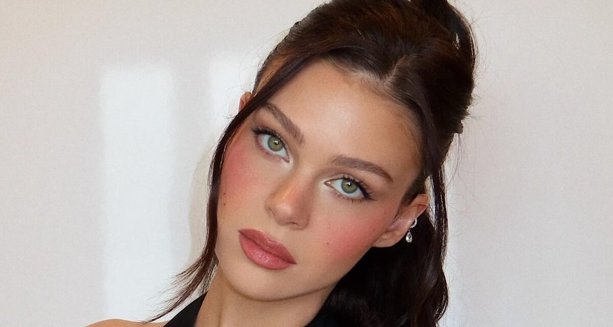 Le soutien-gorge à paillettes de Nicola Peltz Beckham est l&rsquo;ultime accessoire de fête en bateau