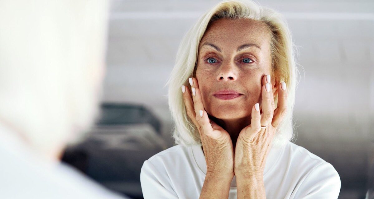 7 erreurs de beauté vous faisant secrètement paraître plus âgé – selon un expert vieillissant