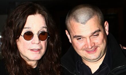 Le fils rarement vu d&rsquo;Ozzy Osbourne apparaît au cortège funéraire de Birmingham