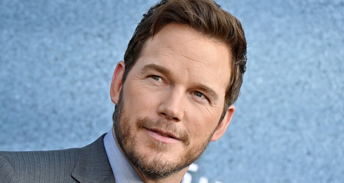 La maison familiale monochrome de Chris Pratt ressemble à un hôtel dans la dernière vidéo