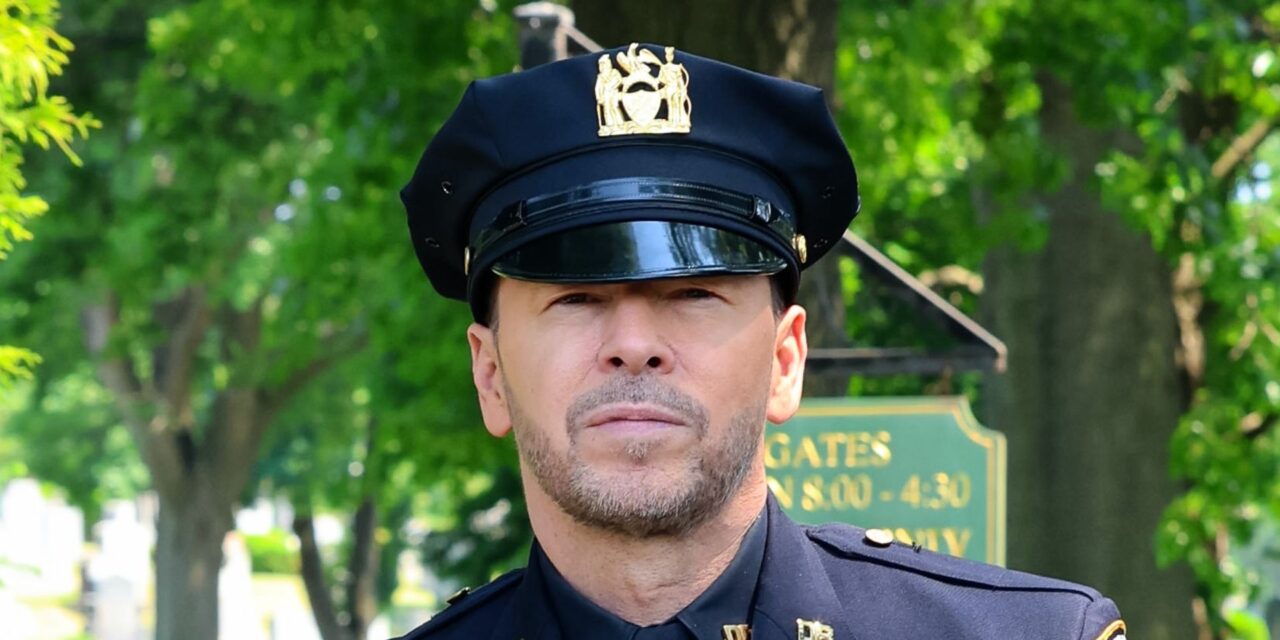 Donnie Wahlberg marque le nouveau chapitre « dans Blue Bloods Spin-off Boston Blue avec la dernière mise à jour