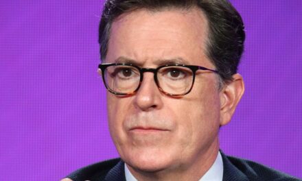 «  Je suis extrêmement triste  » – Les célébrités réagissent au spectacle tardif avec Stephen Colbert Annulation