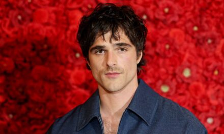 La route étroite vers la vie de Deep Deep North Jacob Elordi hors écran