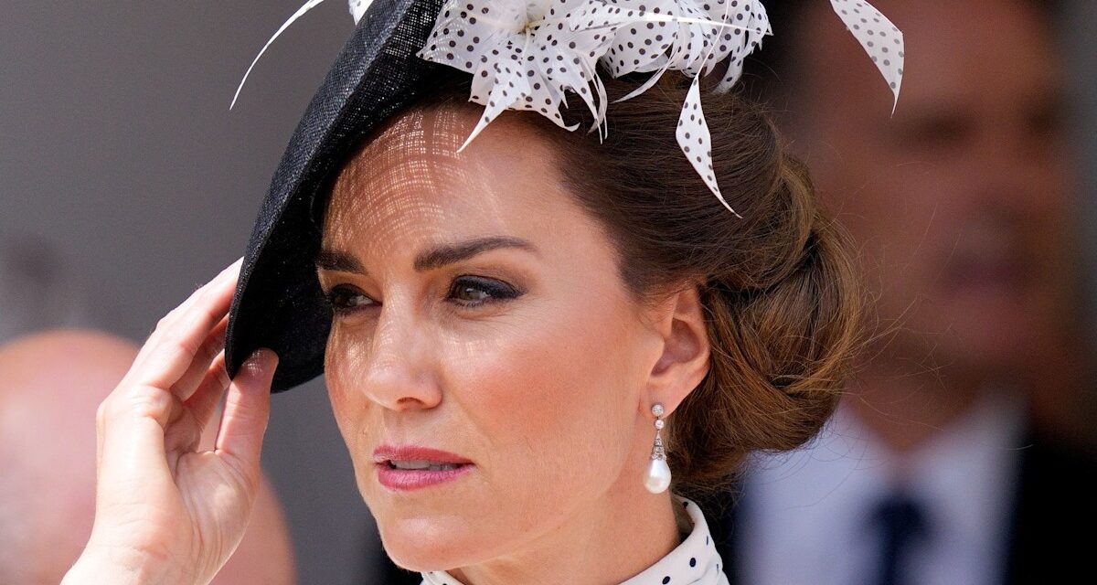Kate Middleton refuse de porter un article de vêtements dans un nouveau clip