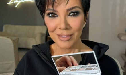 Kris Jenner, 69 ans, a révélé certains de ses produits de beauté préférés et je prends des notes