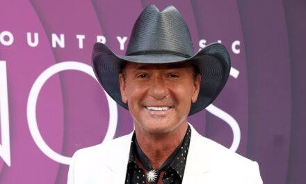 Tim McGraw lance une transformation incroyable après avoir été forcée d&rsquo;annuler les émissions