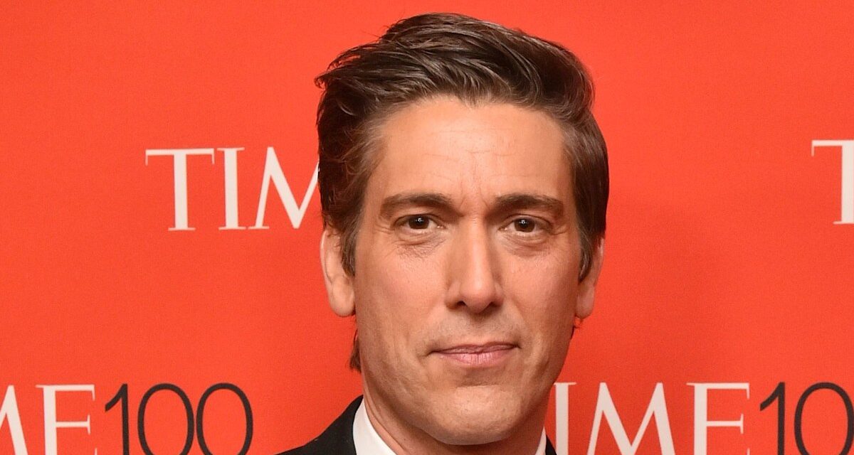 David Muir admet avoir affaire à un «  temps lourd  » à ABC&rsquo;s World News ce soir