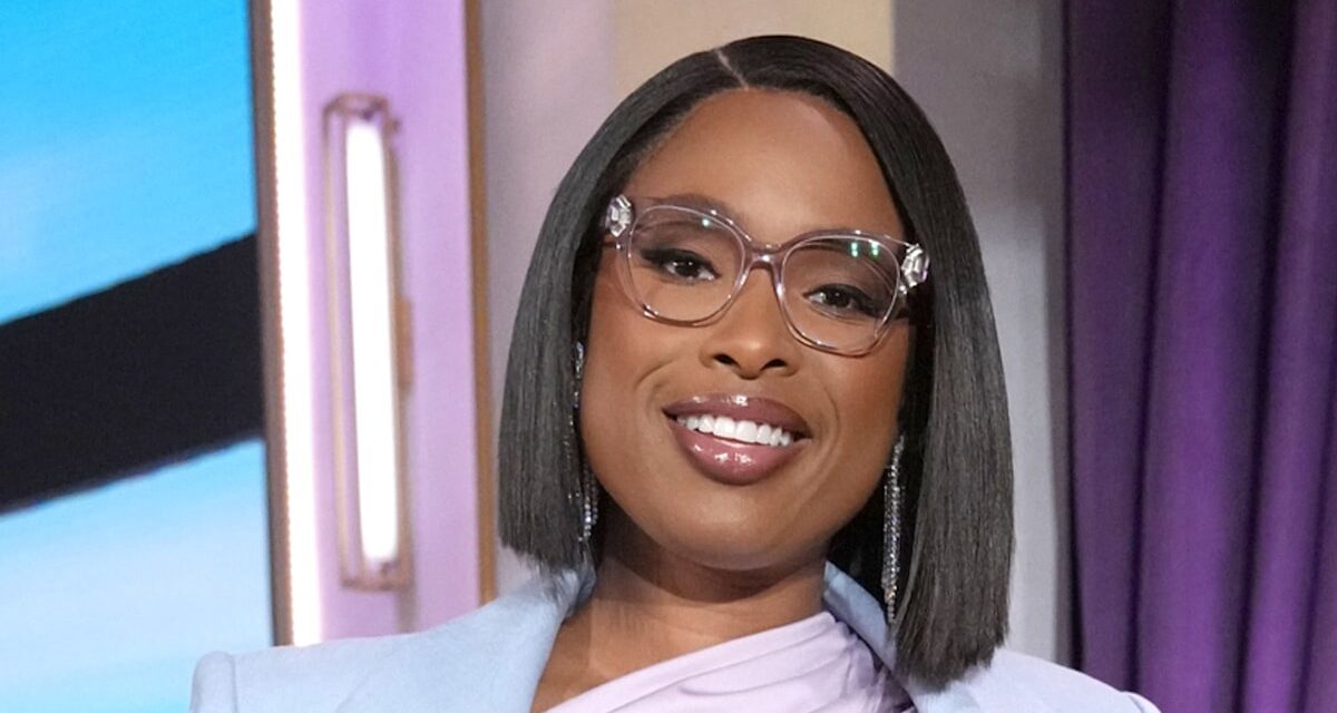 La famille de sosie de Jennifer Hudson entre sous les projecteurs avec la télévision à côté de son fils adolescent