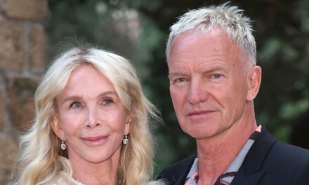 Trudie Styler aime la «  nuit spectaculaire  » dans les jours de robe de soie après le mariage de la fille de Sting