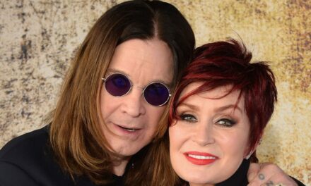 Ozzy Osbourne et Sharon Osbourne sur les photos au fil des ans