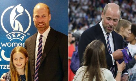 Le prince William taquine avec puisement la princesse Charlotte au milieu de Royal First à Euros