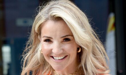 Helen Skelton célèbre le «jalon» au milieu des rapports de romance de Gethin Jones