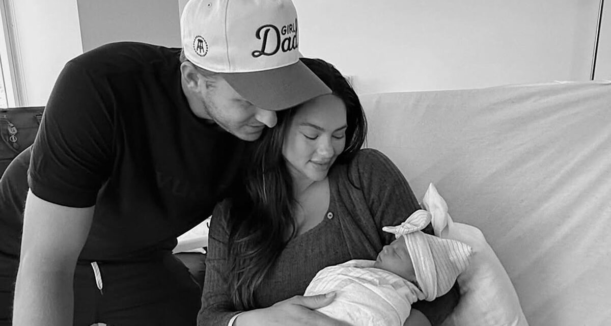 Jared Goff et Christen Harper accueillent la petite fille Romy: «Nos cœurs éclatent»