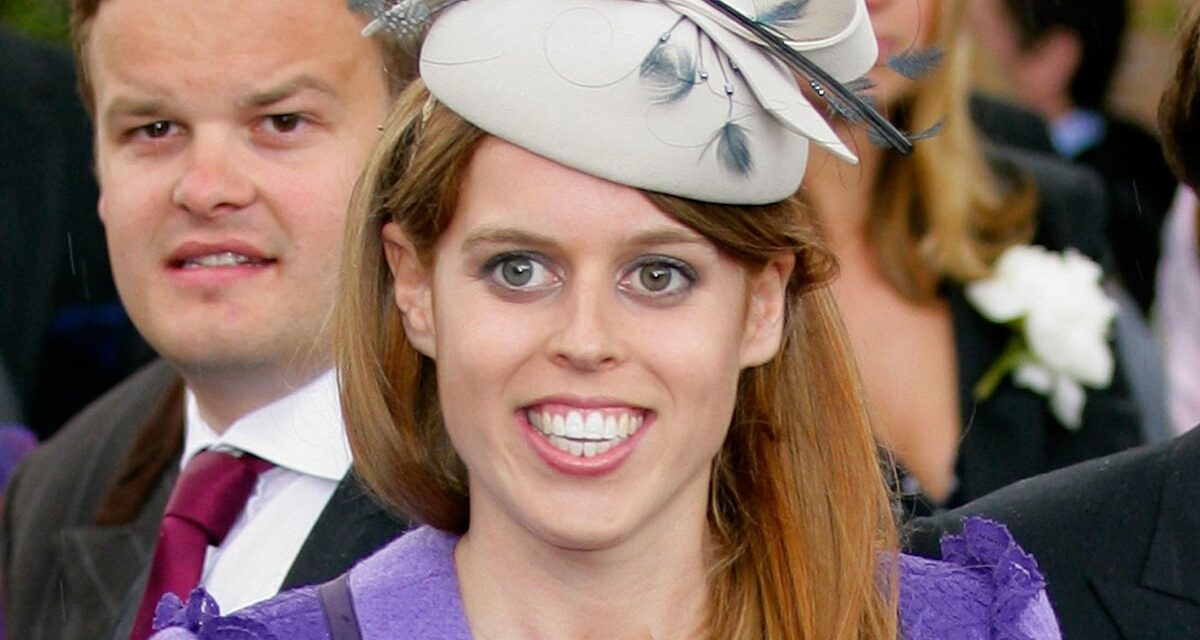 La princesse Béatrice revient à Spotlight in Above-the-Knee Wedne Invité Robe – Aux côtés de son ex