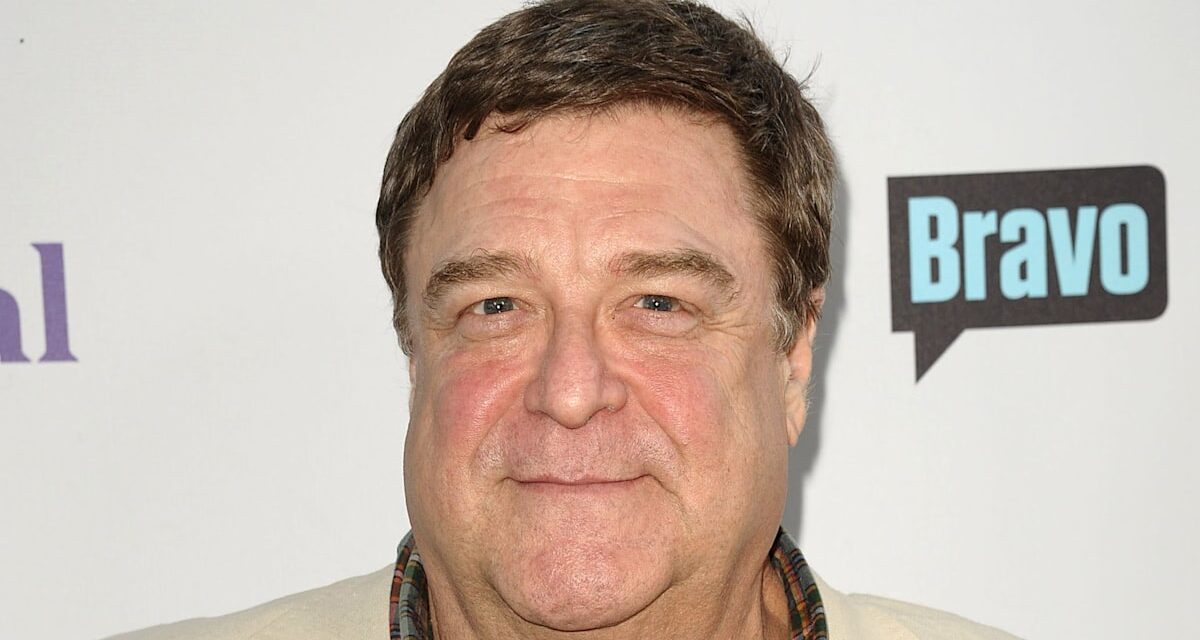 John Goodman lance une transformation incroyable après une bataille de santé inattendue