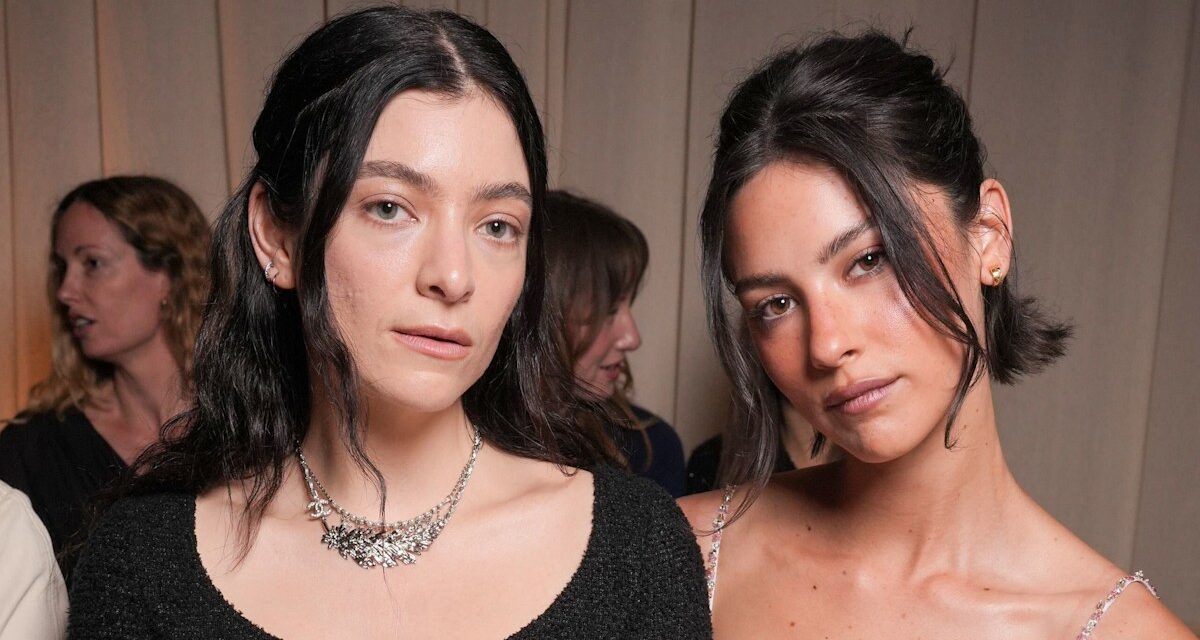 Gracie Abrams et Lorde sont des opposés de style en micro-mini robes