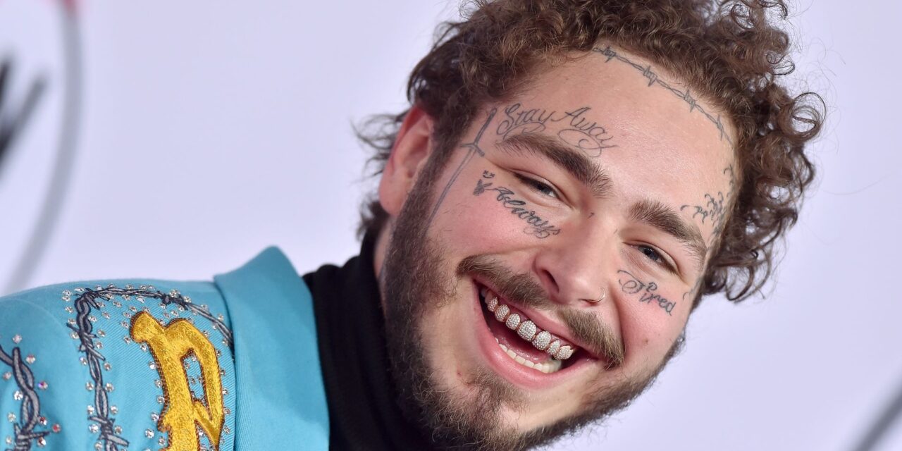 Post Malone affiche une perte de poids dramatique de 60lbs en rien d&rsquo;autre que du chapeau de cowboy et des mémoires