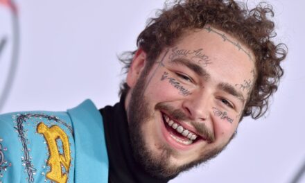 Post Malone affiche une perte de poids dramatique de 60lbs en rien d&rsquo;autre que du chapeau de cowboy et des mémoires