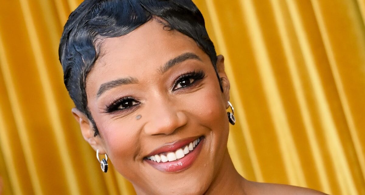 Tiffany Haddish étimule des rumeurs de bébé avec confusion nouvelle photo