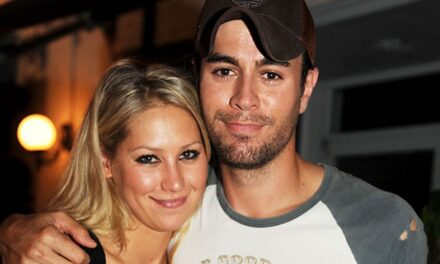 Anna Kournikova enceinte du quatrième enfant avec Enrique Iglesias