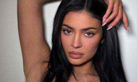 Le minuscule short rose et sport de Kylie Jenner donne à Barbie Chic